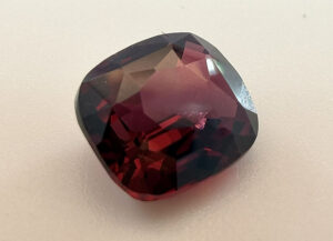 gar-03-deep-red-rhodolite-garnet-gemstone-sri-lankan-natural-ceylon-garnet-stone-1